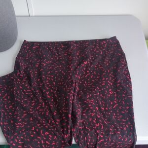 Black and Red Patterned Leggings